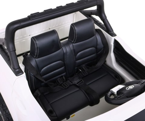 Toyota Hilux na akumulator dla dzieci Biały + Napęd 4x4 + Pilot + 2 bagażniki + Radio MP3 + LED