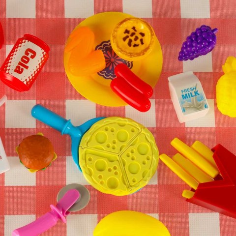 Kosz piknikowy koszyk owoce soki napoje jedzenie prowiant przekąski na piknik