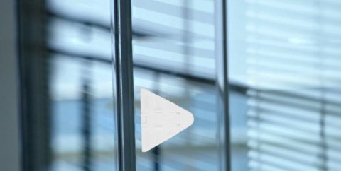 Zabezpieczenie motylek blokada do drzwi przesuwnych biały