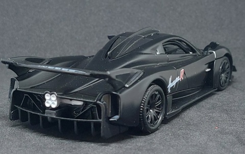 Pagani Huayra R Black Auto Kolekcjonerskie Samochód napęd Pull-Back 1:32