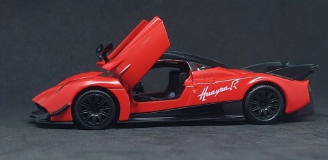 Pagani Huayra R Red Auto Kolekcjonerskie Samochód napęd Pull-Back 1:32