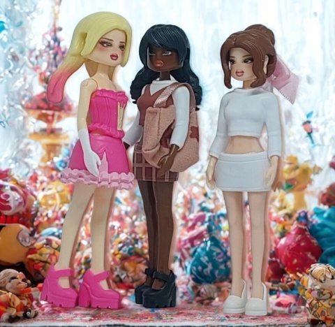 Dress to Impress – Lalka Mystery Models Kolekcjonerska z Kartą Roblox i Złotą Kapsułą