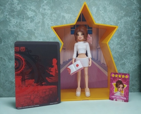 Dress to Impress – Lalka Mystery Models Kolekcjonerska z Kartą Roblox i Złotą Kapsułą