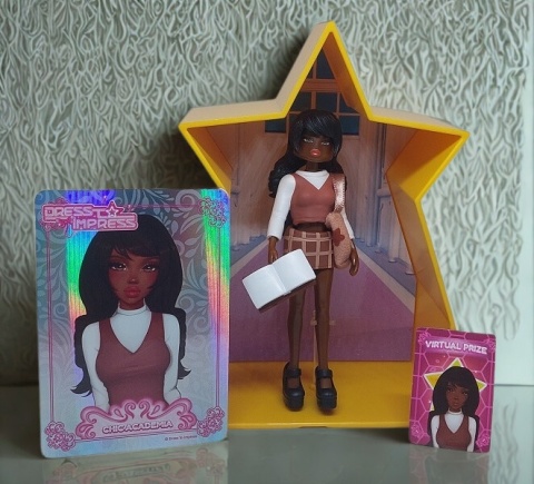 Dress to Impress – Lalka Mystery Models Kolekcjonerska z Kartą Roblox i Złotą Kapsułą