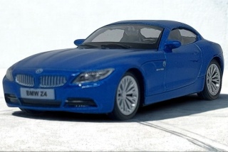 BMW Z4 Samochód Die-Cast 1:43 niebieskie auto dla kolekcjonera i dziecka