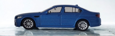BMW M5 niebieski samochód Die-Cast 1:43 auto dla kolekcjonera i dziecka