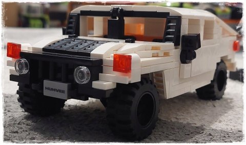 Samochód terenowy Humvee klocki Cada 328 elementów