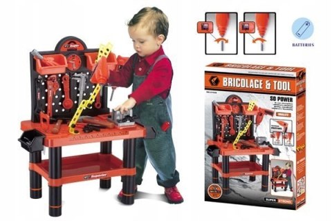 Warsztat stolarski - stolik klucze piła narzędzia