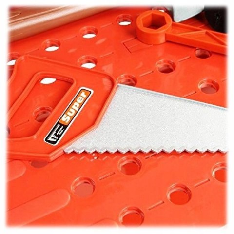 Warsztat stolarski - stolik klucze piła narzędzia